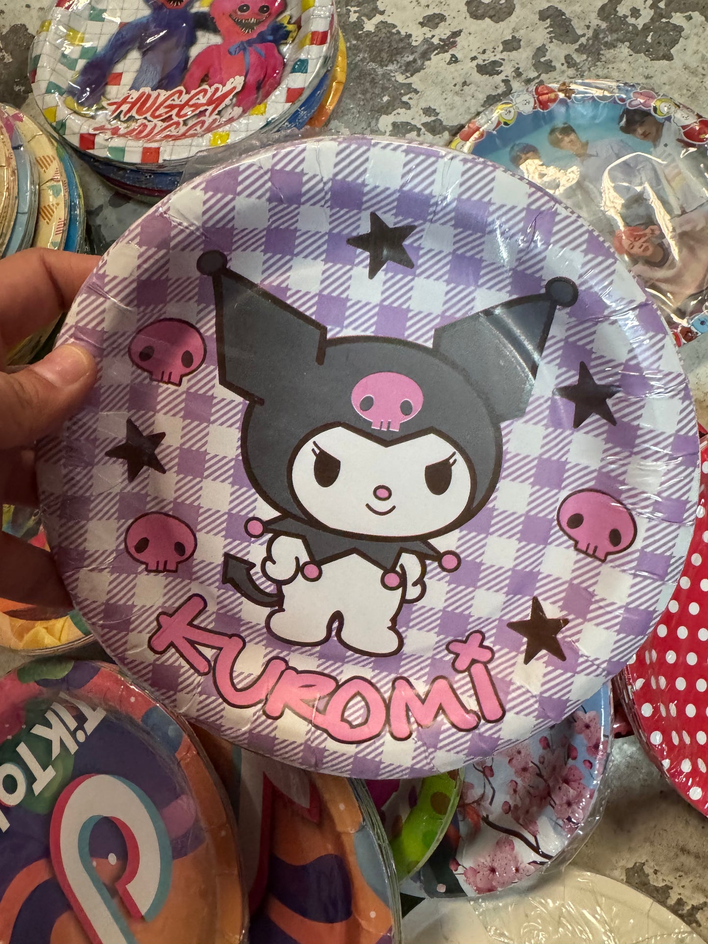 plato desechable kuromi