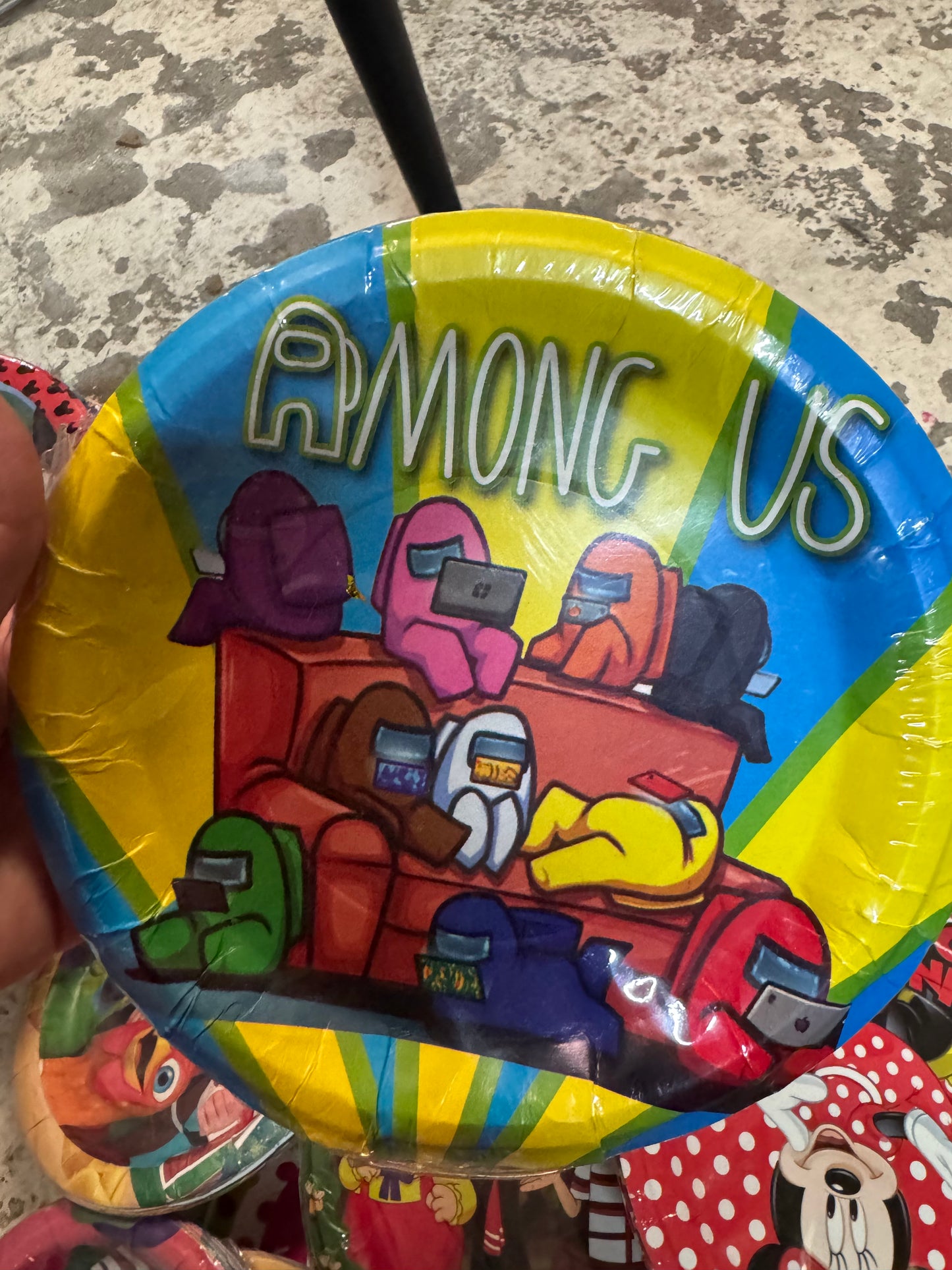 plato pastelero among us