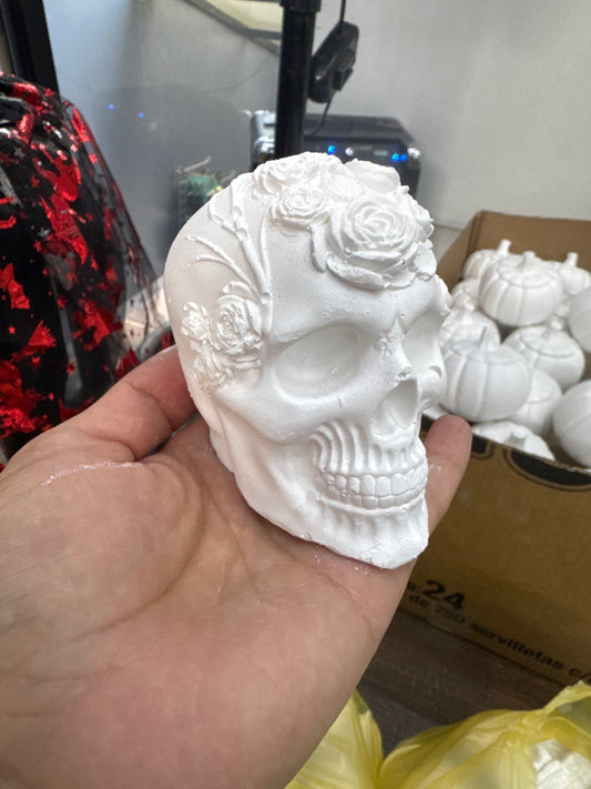 Craneo flores yeso