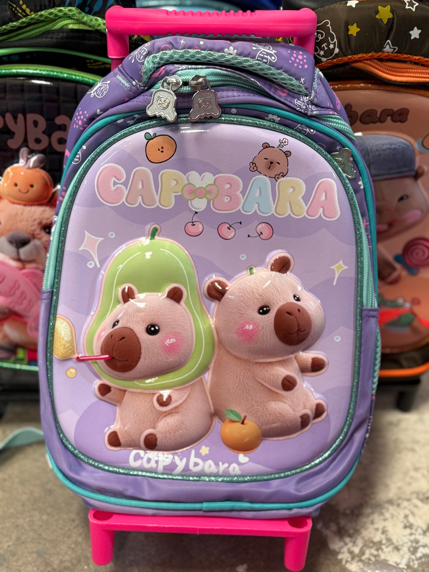 Mochila capibara llantas frutas