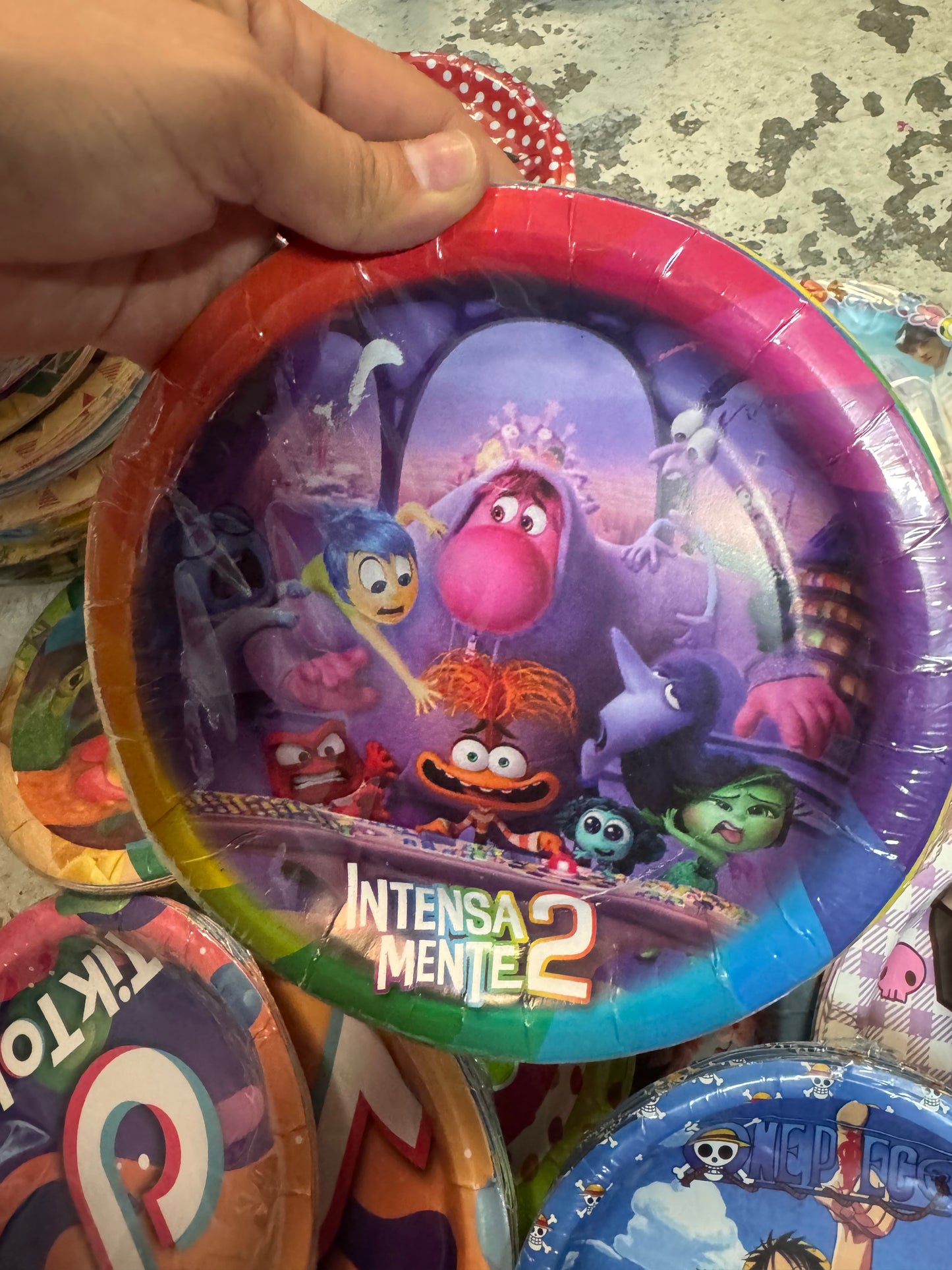 plato pastelero intensamente